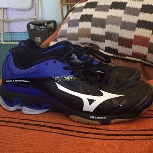 Mizuno wave lightning volleyball shoes
